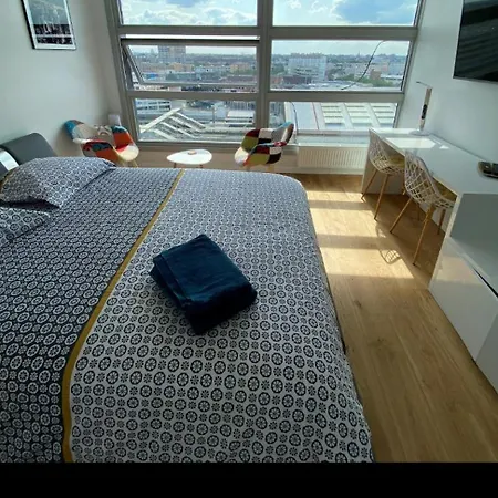 Les Studiantes 130 *