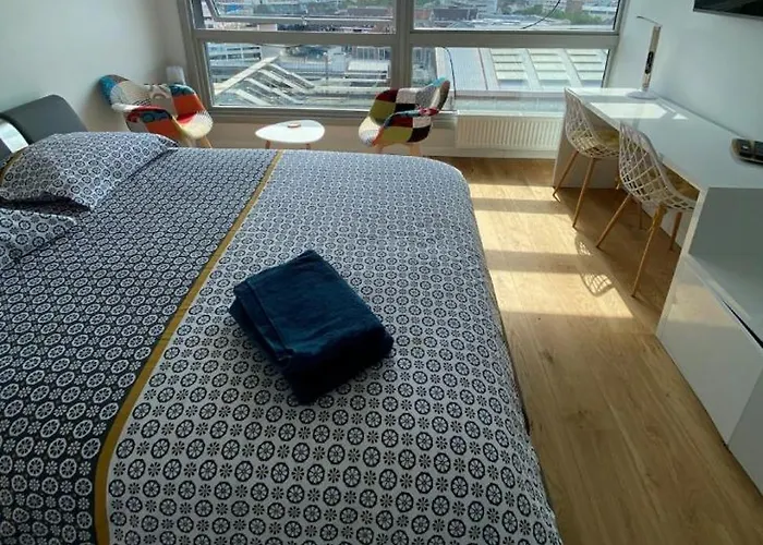 Les Studiantes 130 *